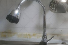 厨房水龙头安装视频,轻松掌握家居装修小技巧