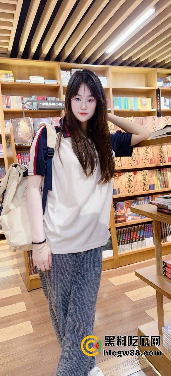 东莞开放大学阳台导管哥爆火，妹子偷拍全程，一边录一边激动，学校这开放程度绝对天花板！-3