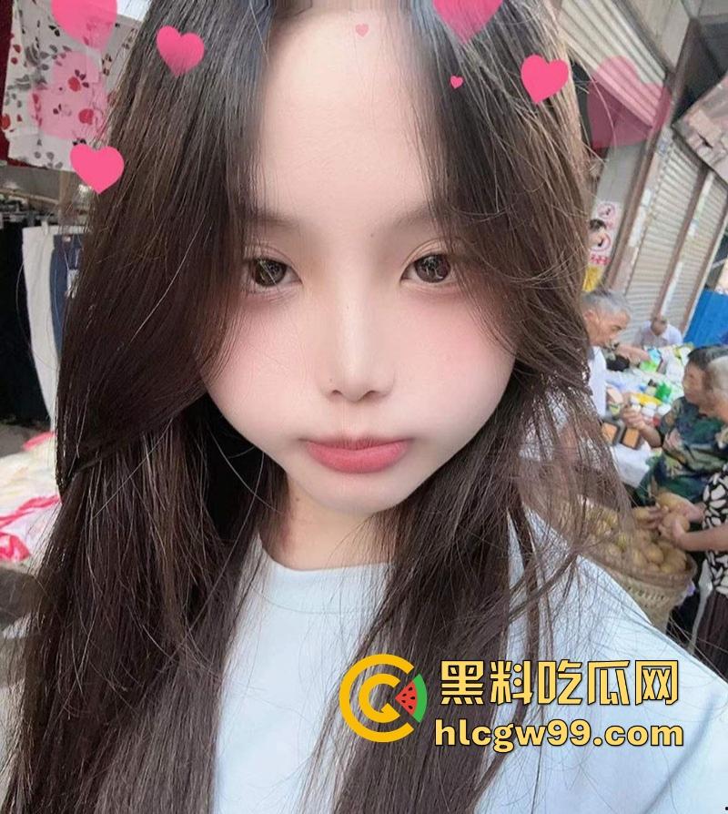 四川【胡冰冰】谈恋爱期间开双号发裸照抠逼裸聊来骗钱，七百块浪费个炮架子，多操几遍再走啊，就当吃了快餐不亏！-10