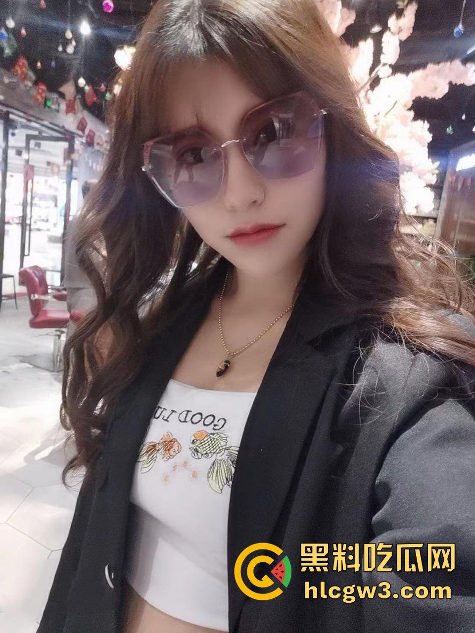 情侣自拍视频流出小姐姐骚话连篇,毒龙口交挑逗男友,最后被后入爆操内射,花活多得不像话!-1