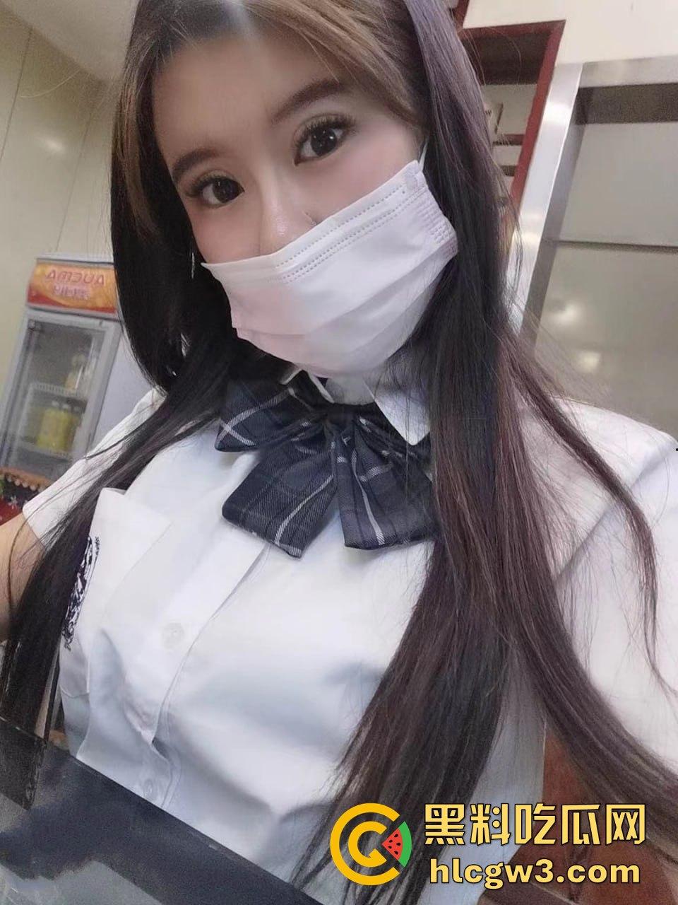 情侣自拍视频流出小姐姐骚话连篇,毒龙口交挑逗男友,最后被后入爆操内射,花活多得不像话!-9