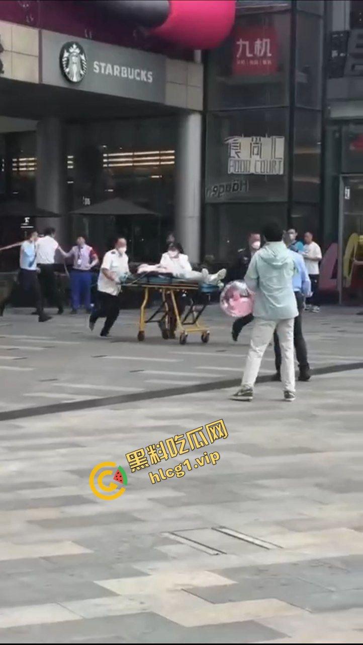 昆明 同德广场商场 15岁抑郁症男孩 因父母离异 从4楼一跃而下 跳楼自杀！-3