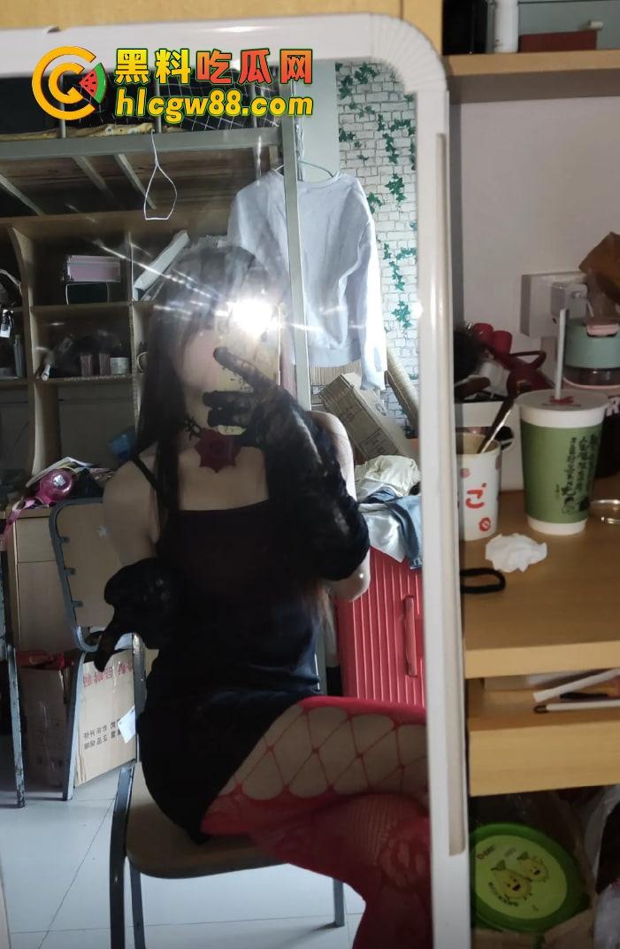 广东22岁反差婊『李若影』被大哥调教，真空上车先验逼毛，半挂车前野战被操烂内射！-3