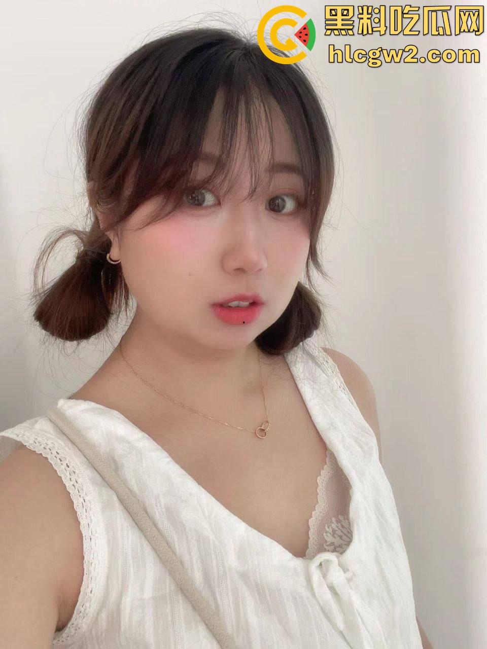 群友独家爆料极品人妻【何丽娜】调教大瓜！婚纱肥臀被玩弄，羞耻姿势曝光，肥臀晃动如母狗献礼！-13