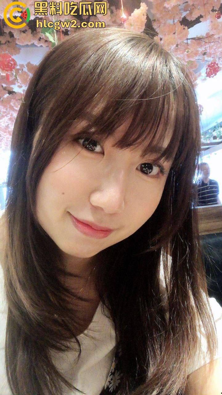 群友独家爆料极品人妻【何丽娜】调教大瓜！婚纱肥臀被玩弄，羞耻姿势曝光，肥臀晃动如母狗献礼！-17