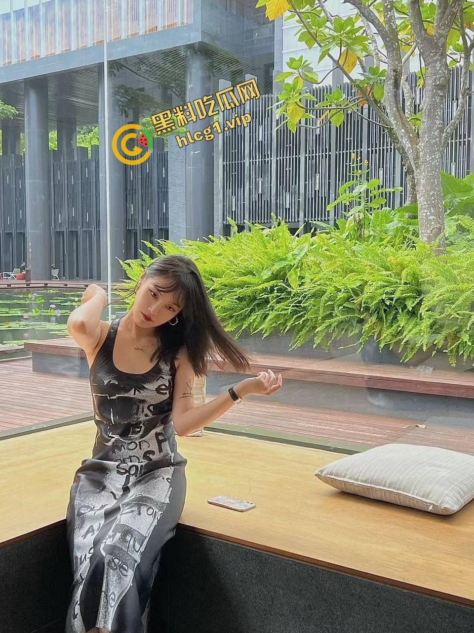 爱她就满足她！性欲爆棚人妻母狗『邹娜』以不爱我为理由与男友分手 惨遭曝光！-1