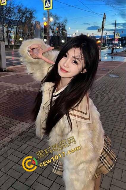 海角大神姐弟一世情，姐夫满足不了姐姐弟弟来帮忙，爆操跟姐夫通话中的骚姐姐！-1