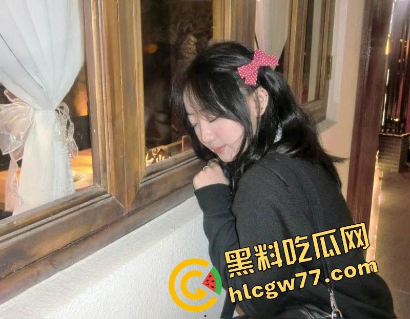 湖南岳麓小母狗『许梦瑶』劈腿卖逼，校服肥臀被后入100块随便操，男友还当舔狗帮拍抖音！-4