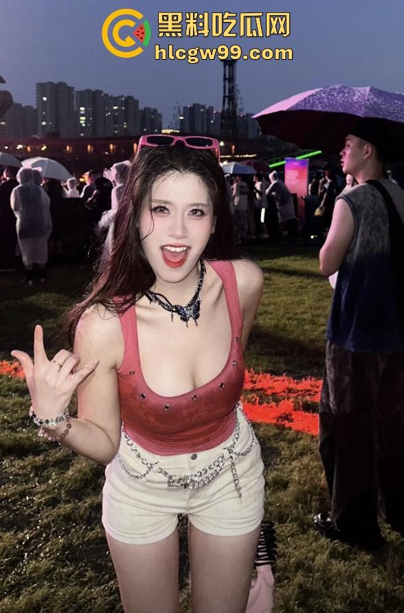 海口电音节小仙女玩得真花，乳贴当衣服半裸晃奶，这是货比三家，方便海王们精挑细选精准下单？-2