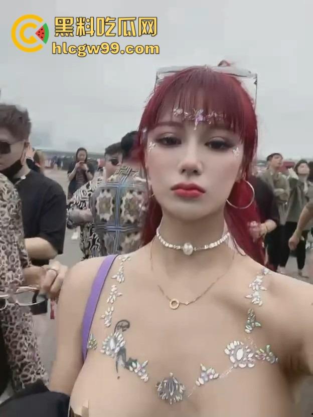 海口电音节小仙女玩得真花，乳贴当衣服半裸晃奶，这是货比三家，方便海王们精挑细选精准下单？-5