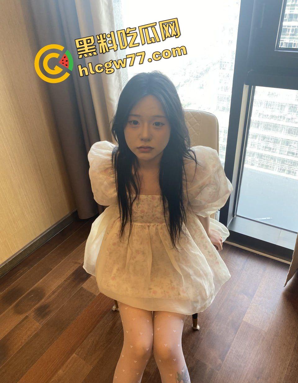 西川艺术学院反差软妹『楚颜颜』被富二代调教成舔精小母狗，昔日房东无套操开，如今主动要被内射！-1