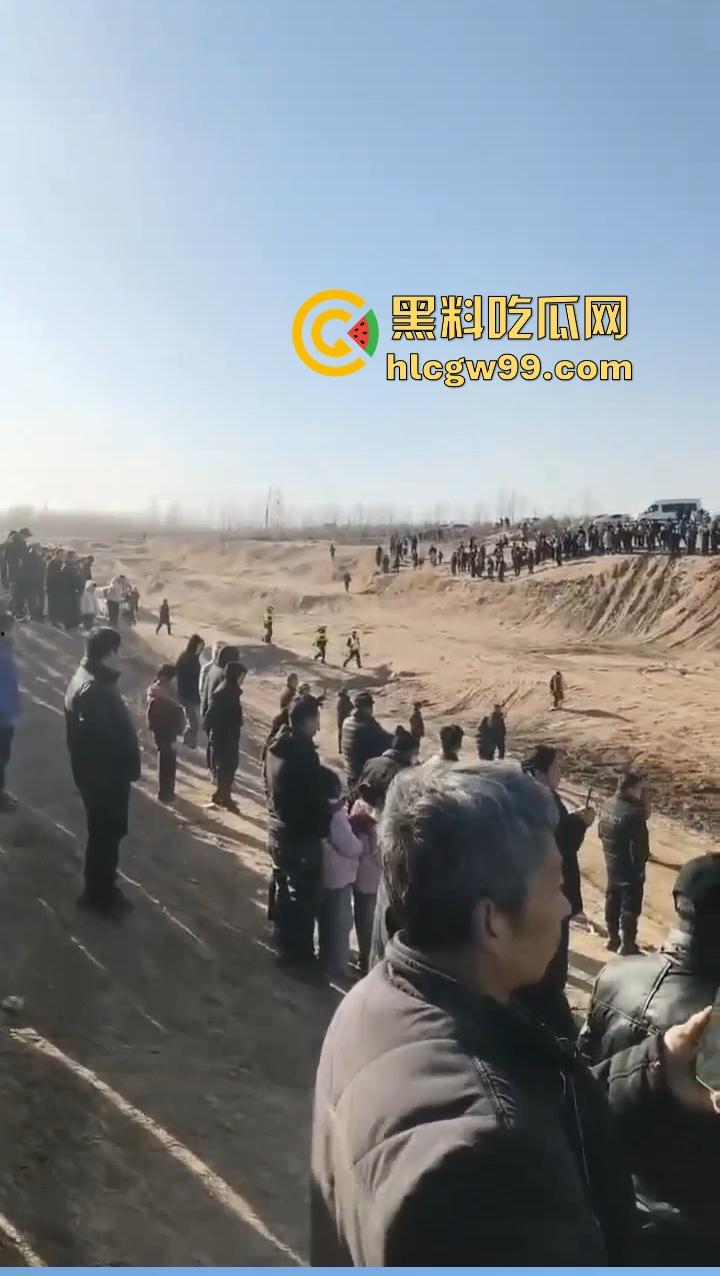 邯郸魏县飙车现场突袭，越野场地赛突遇警察突袭，猛禽油门踩到底，吓得差点侧翻！-9