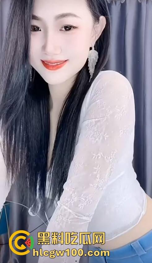 快手舞蹈主播【可可】定制视频流出，极品牛仔裤蜜桃臀，没想到小穴位雀黑。-10