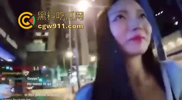 性感可爱外网主播街头直播遭遇印度哥们性骚扰！在地铁狂揉狂摸，这要是在他老家直接无套内射了！-2