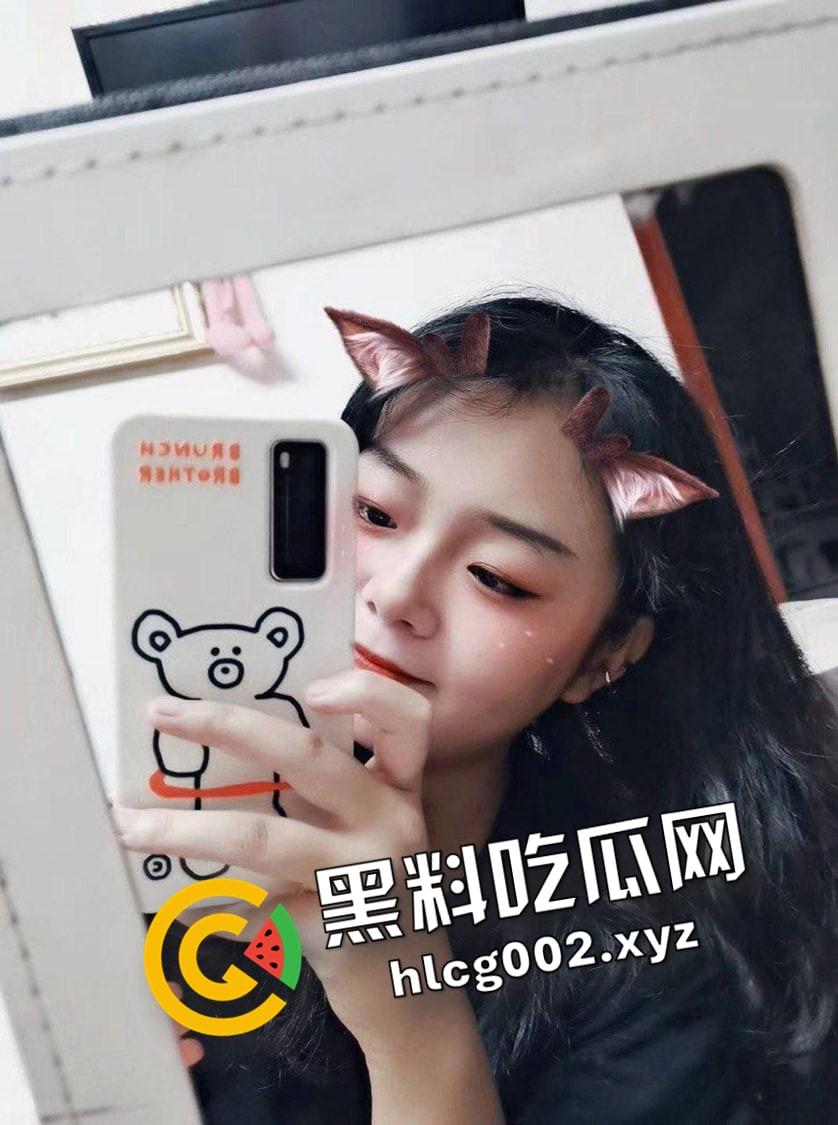 四川大学汉语言专业女大学生的私密时刻 没有反差 24小时的骚 爆操视频被男友流出-1