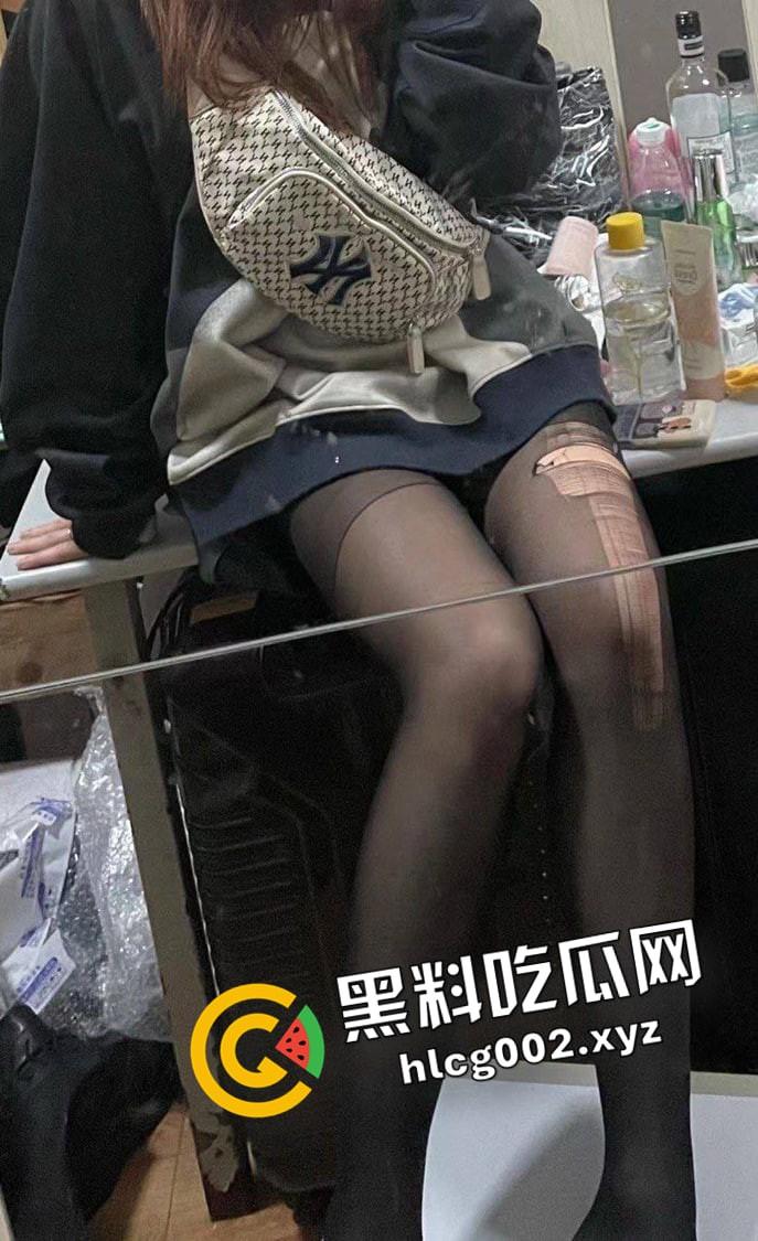 四川大学汉语言专业女大学生的私密时刻 没有反差 24小时的骚 爆操视频被男友流出-7