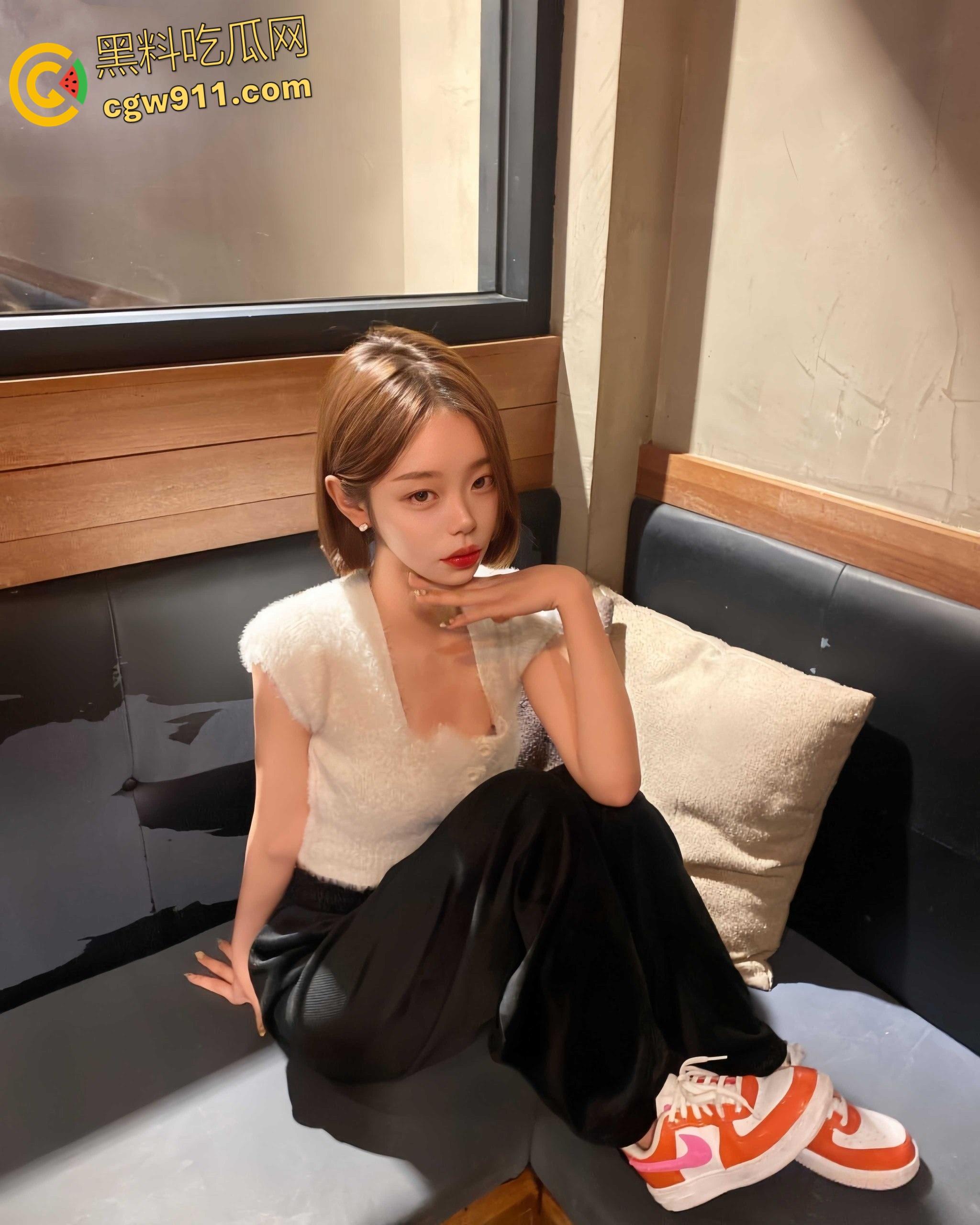 江浙沪假名媛大学生,骚母狗勾搭富二代失败被嘲笑,温泉酒店全裸泳装自拍,扒开珍珠丁字裤骑乘自慰!-6