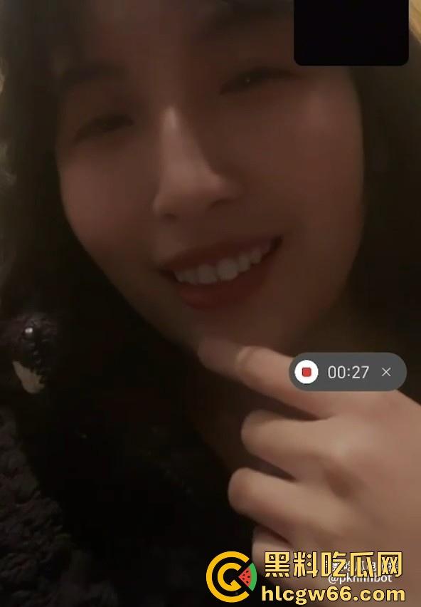 湖北街道办事处工作人员【荣琳琳】白天忙工作晚上忙生活 脱光了衣服在镜头前搔首弄姿-9