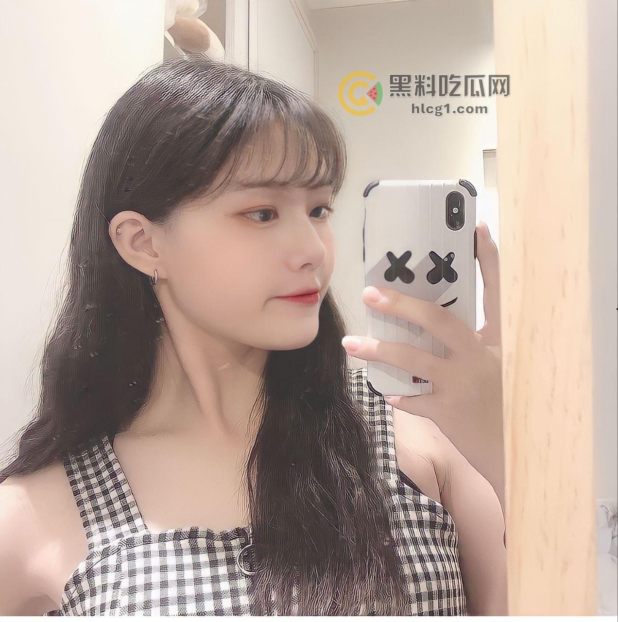 台湾高颜值嫩妹冷漠外表下隐藏的狂野秘密，竟然是个活色生香的婊子-9