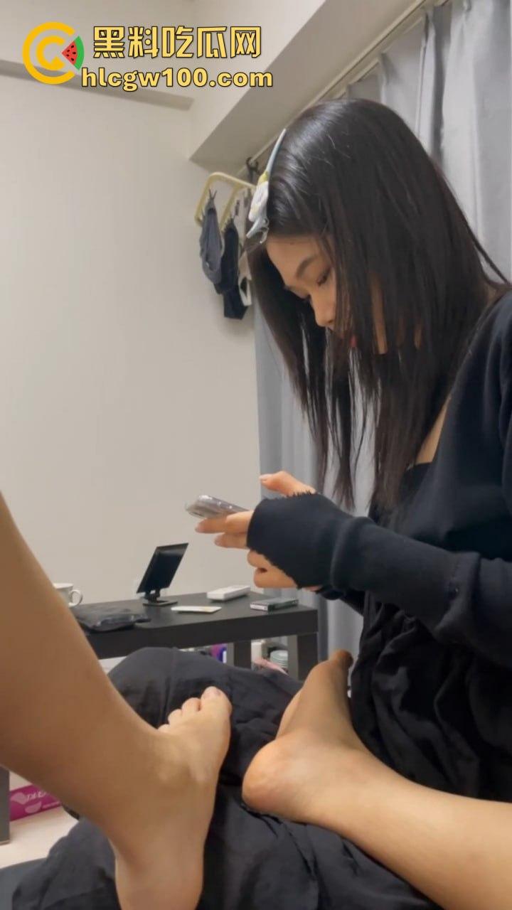 太原研一妹【卓芊芊】开房等操！啤酒烧烤只是幌子小哥洗完澡直接吃她，操到高潮几次内射满床，这学生爱情真纯洁！-5