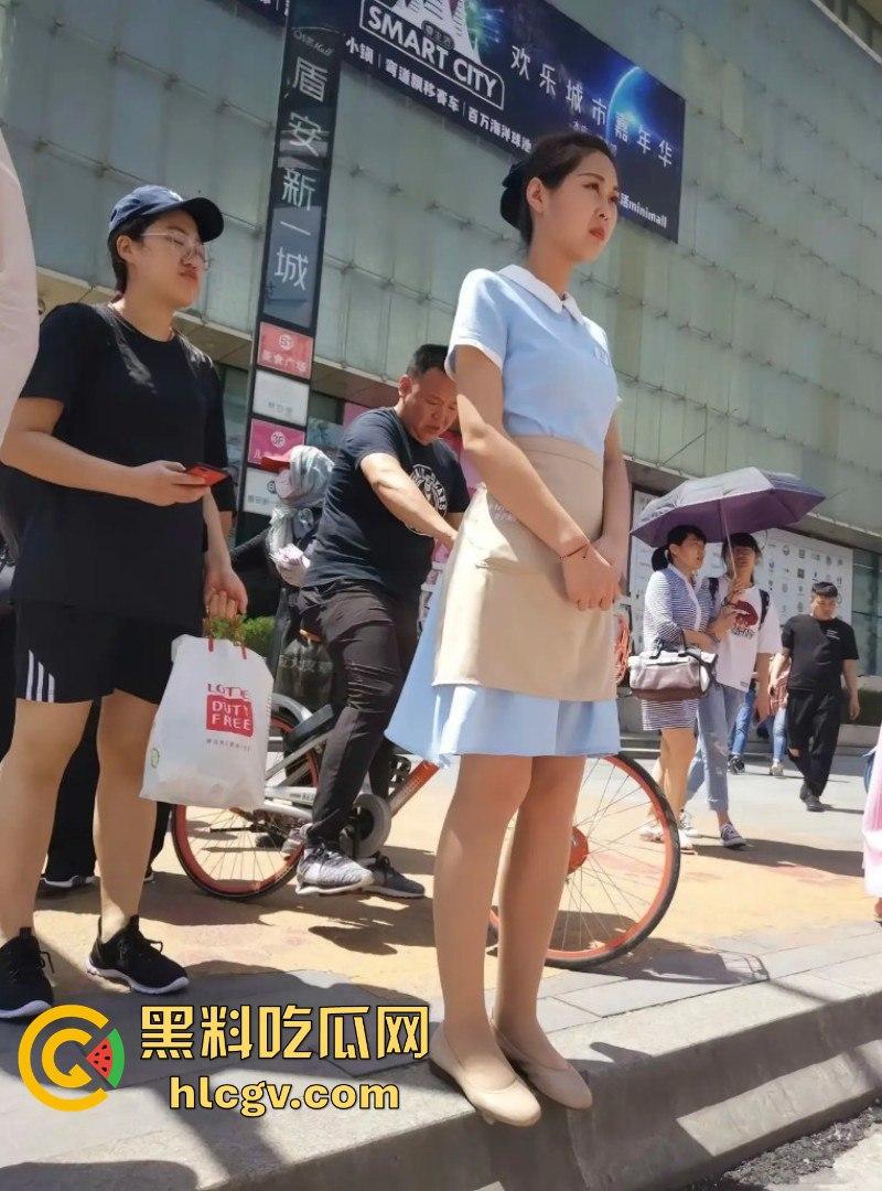 空姐都没这骚！好利来黑丝小姐姐被玩疯了！工装直接干成情趣服，肉丝长腿一顿爆操，想想都上头！-36