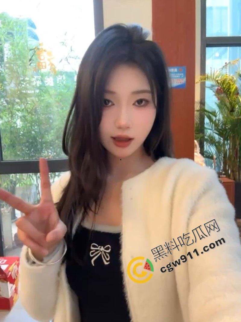 校园女神【刘茹】惊爆荒淫视频,奶子晃动,嫩穴淫水直流,69式舔吸酣畅淋漓,肉欲盛宴戳爆屏幕!-1