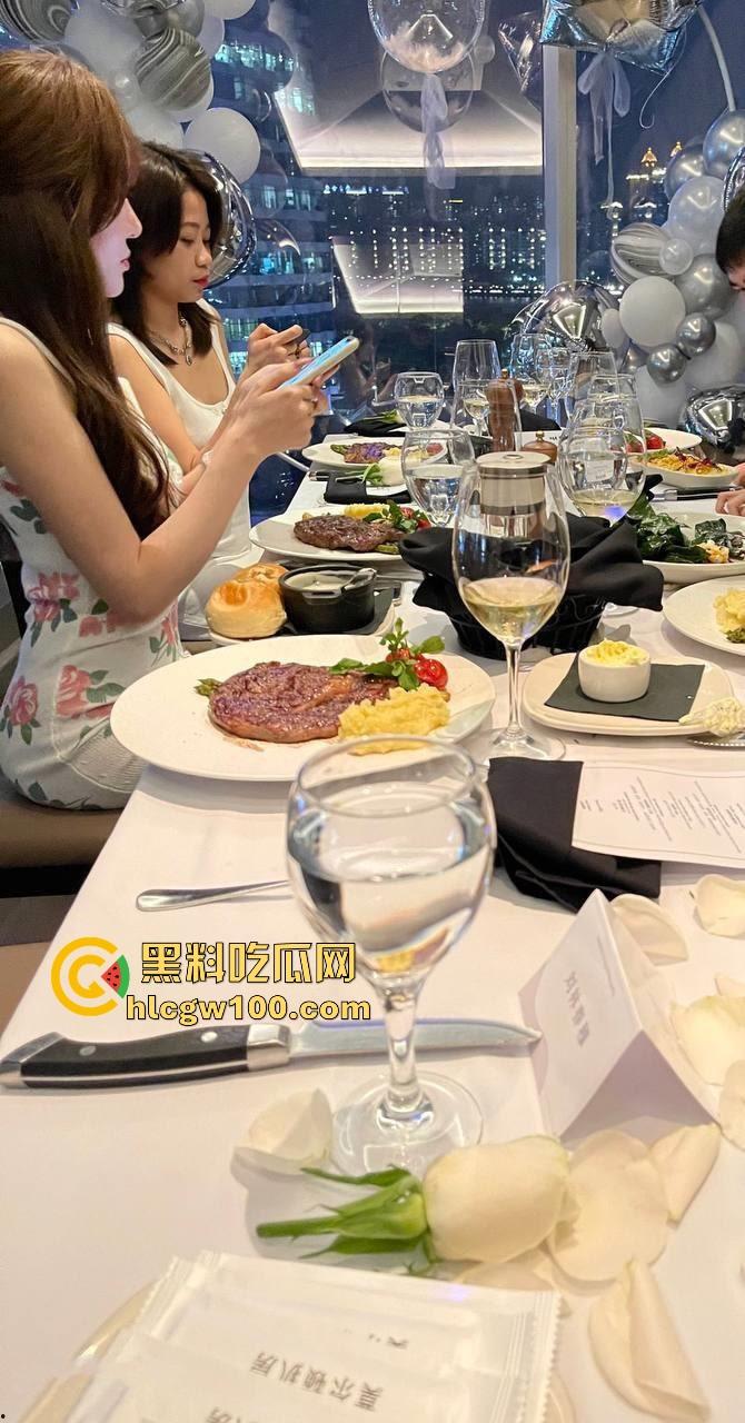 约炮新手进阶必看 PUA大神『曹溪』传授网红少女撩骚套路如何猎骚鸡 年前整点硬货 不做舔狗直接开干！-51