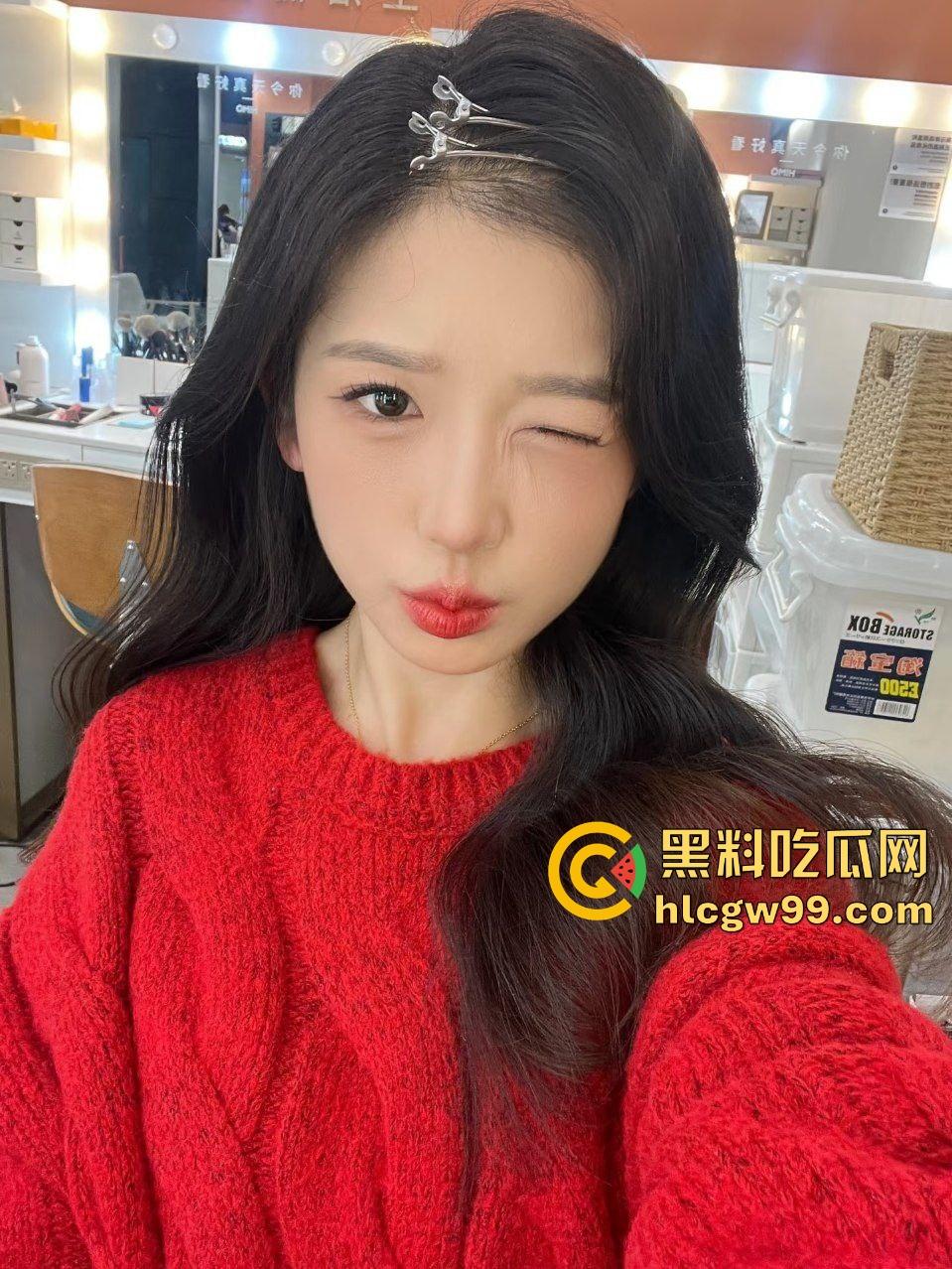 苏州艺术学校反差婊【陈萱怡】自拍高三刚刚发育成熟的纯天然美奶，私底下还高价酒店打炮后入！独家流出-3