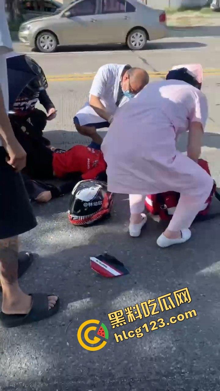 杜卡迪美女骑手林欣幼飙车遭撞飞！口吐鲜血倒地不起，机车女骑再度躺下！-6