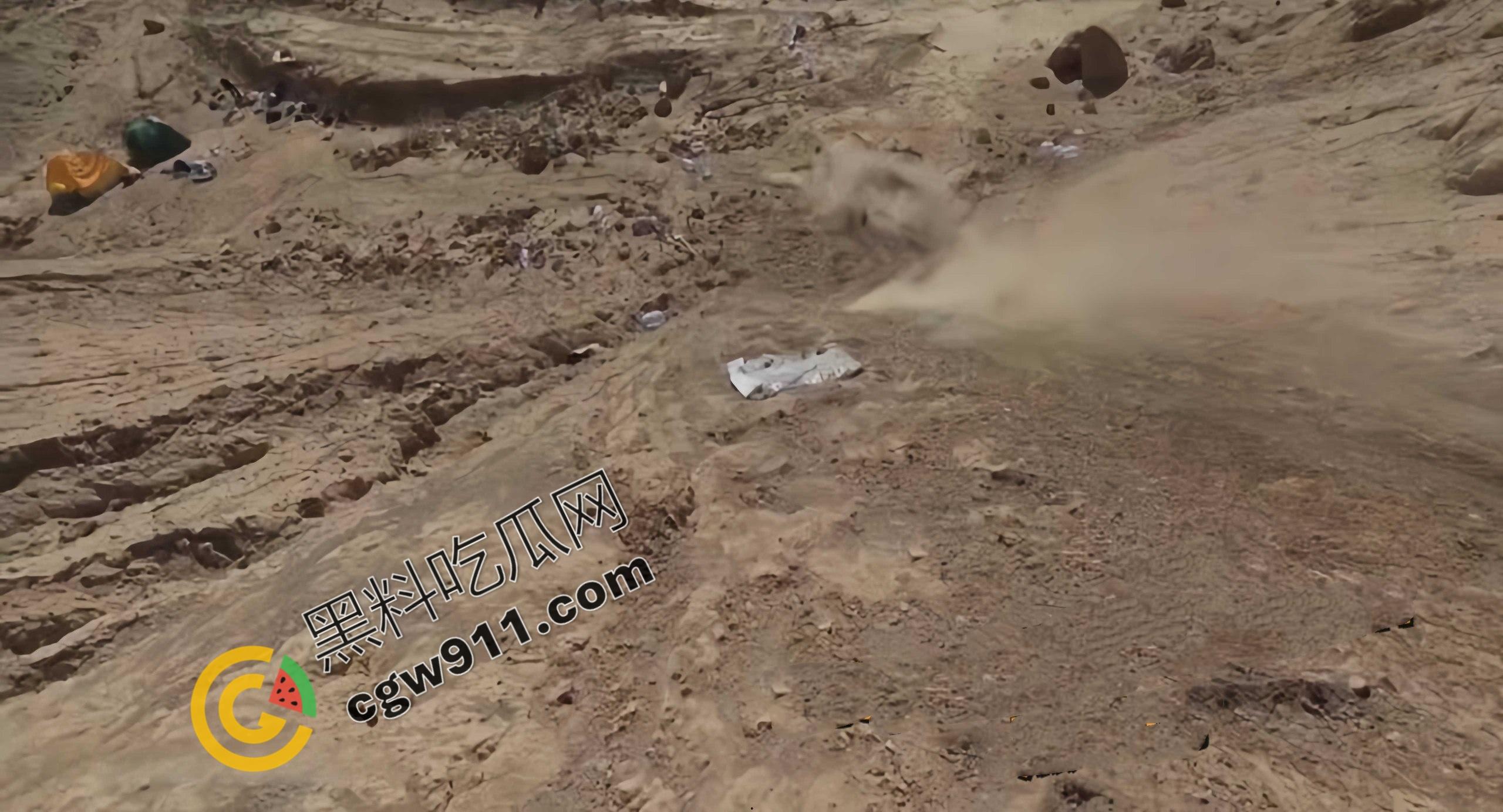 新疆吐鲁番：极限跳崖！山地速降的年轻爱好者壮烈10米跳崖，血染岩壁，英雄折翼-9