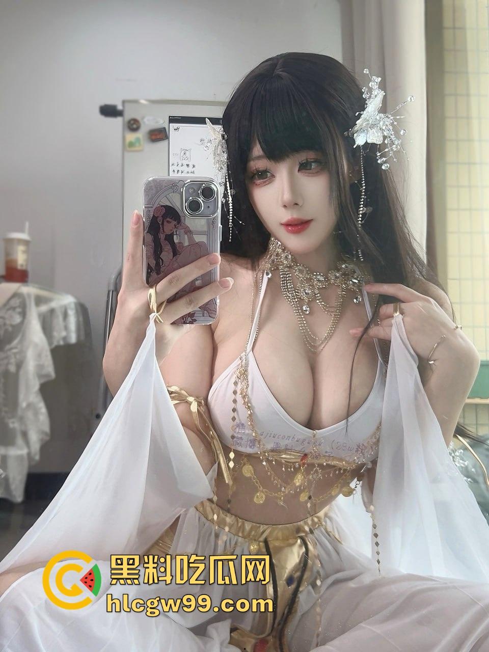 OF极品骚鸡【九言舞娘】美臀巨乳大长腿，白虎粉嫩逼夹着跳蛋抖得不行，这身材光看都想射！-3