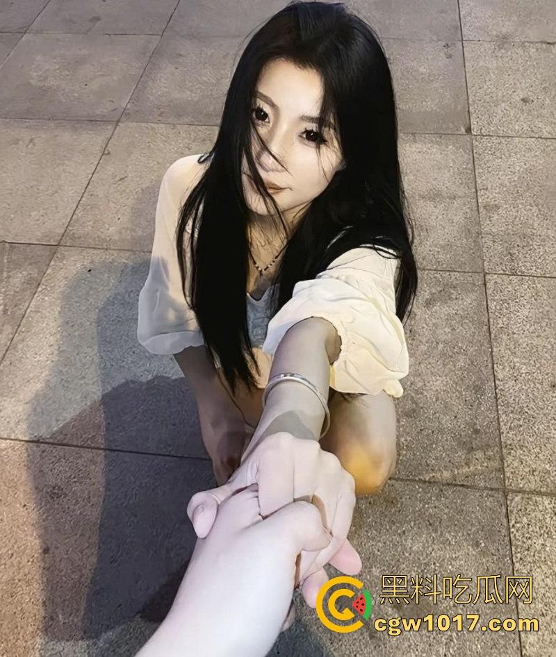 重庆理工大学【赵淮雯】清纯学生妹床上风情万种，舔蛋骑乘精通，无套狂操全身射满精液，这身材真的爱了！-2