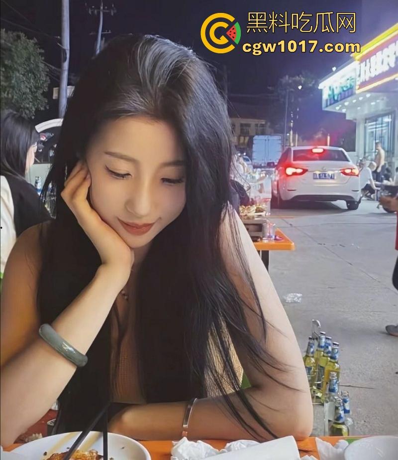 重庆理工大学【赵淮雯】清纯学生妹床上风情万种，舔蛋骑乘精通，无套狂操全身射满精液，这身材真的爱了！-3