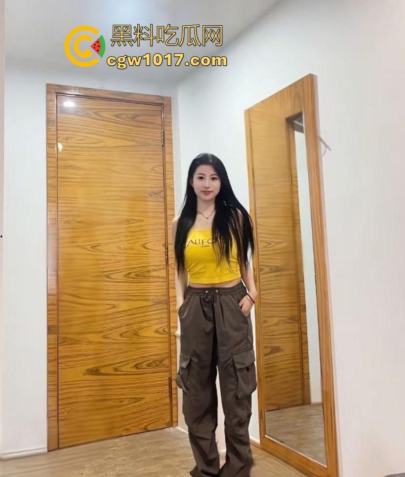 重庆理工大学【赵淮雯】清纯学生妹床上风情万种，舔蛋骑乘精通，无套狂操全身射满精液，这身材真的爱了！-4