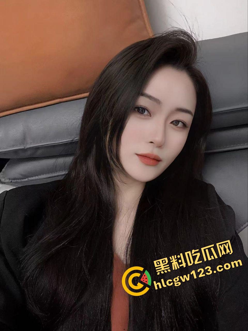 抖音主播『小苏苏』戴口球套狗链穿黑丝直播热舞,被举报下播,家人们刚硬,结果被狗逼毁了!-5