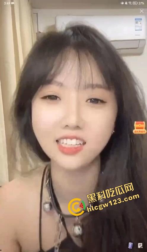 抖音主播『小苏苏』戴口球套狗链穿黑丝直播热舞,被举报下播,家人们刚硬,结果被狗逼毁了!-9