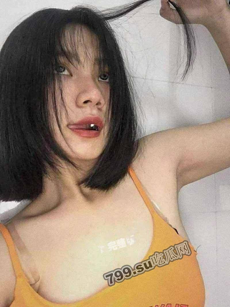 【精品泄密】越南超嫩反差舞蹈系学生妹 巨乳马甲线身材超棒 大量私拍流出-1