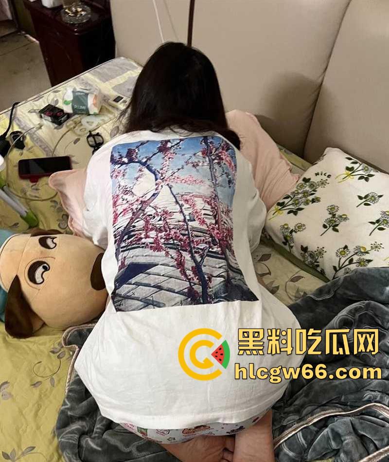 广东小伙玩王者荣耀 偶遇职校00后骚媚母狗 一天拿下骑脸操嘴 后入灌精！-4