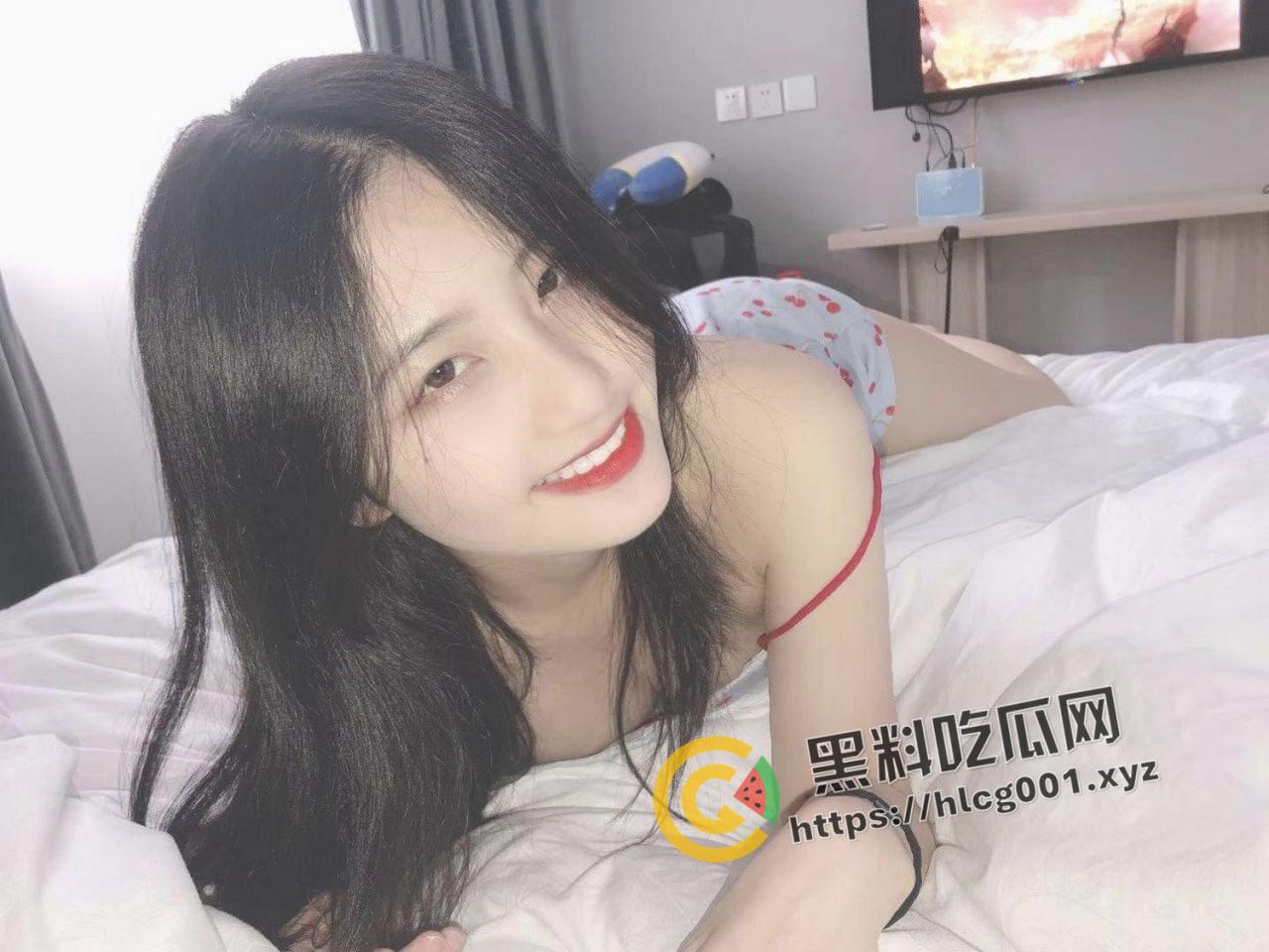 经典永流传！反差婊【李苗】男友视角的性爱记录 温暖的笑容和颤抖的骚穴 今晚就你了-9