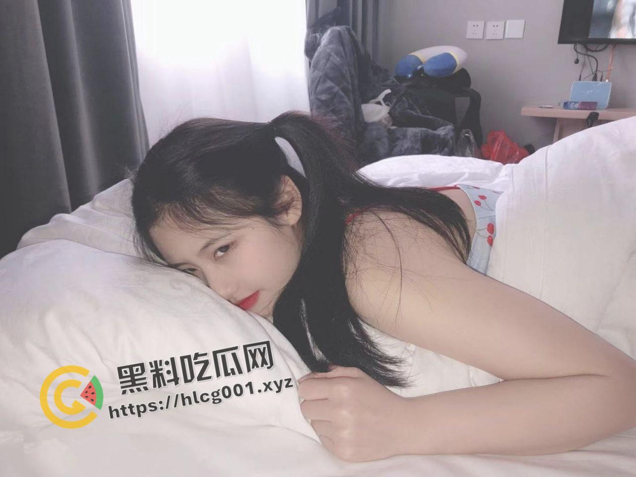 经典永流传！反差婊【李苗】男友视角的性爱记录 温暖的笑容和颤抖的骚穴 今晚就你了-11