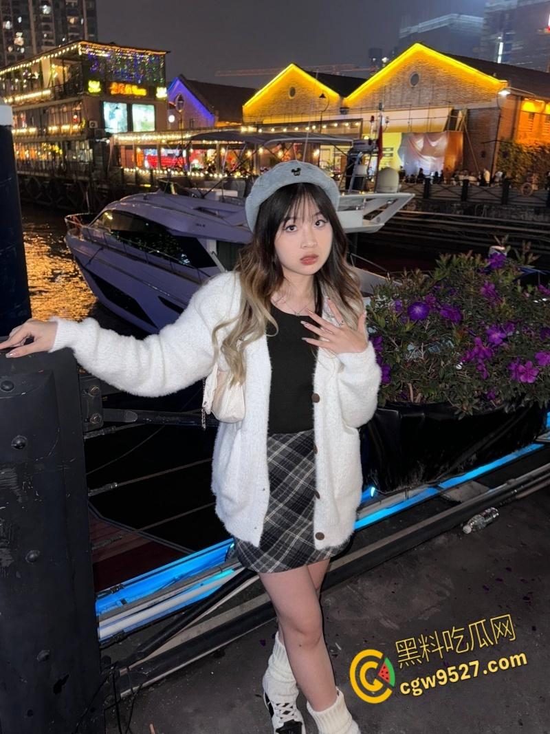 吉林师范学院清纯学妹【张娜】,人前文静人后骚母狗,被按住脖子爆操,操完不满足还用道具接着弄 !-4