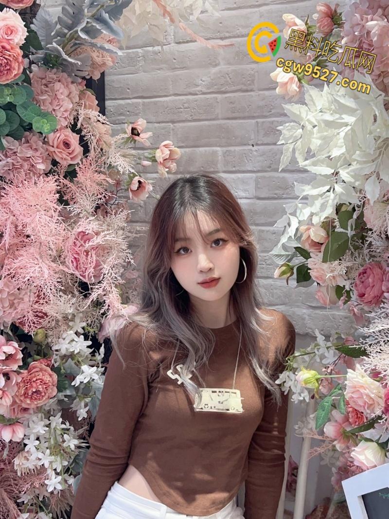 吉林师范学院清纯学妹【张娜】,人前文静人后骚母狗,被按住脖子爆操,操完不满足还用道具接着弄 !-5