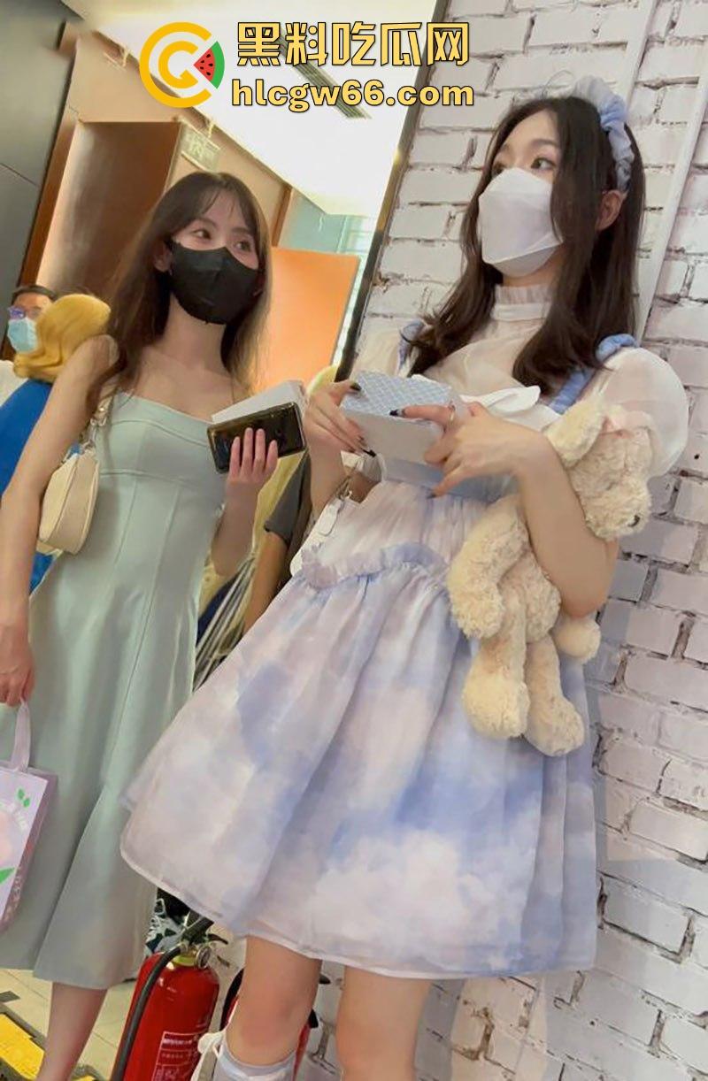 瓜友投稿！漫展认识的洛丽塔美女 身材性感颜值可爱 当天拿下带回家各种姿势爆操 无毛嫩穴超诱人-4