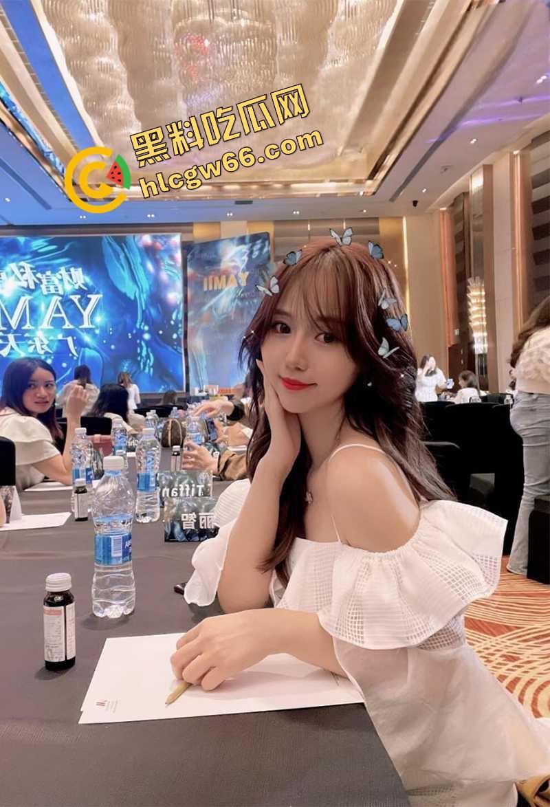 顺德农行职员【陈雪儿】清纯御姐人设崩塌，3P群交视频疯传，前后夹击双鸡狂操，浪叫酥得像催情曲！-2