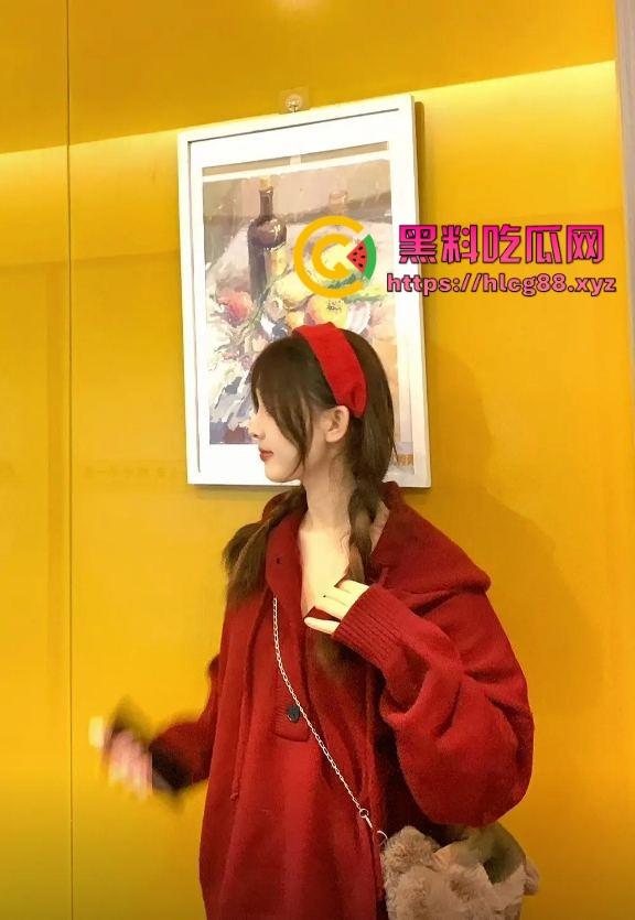 长沙前任『王馨熙』骚料投稿，湖南师大汉语言文学大二母狗，颜射口爆开后门贼紧，分手前偷操舍友被抓奸！-2