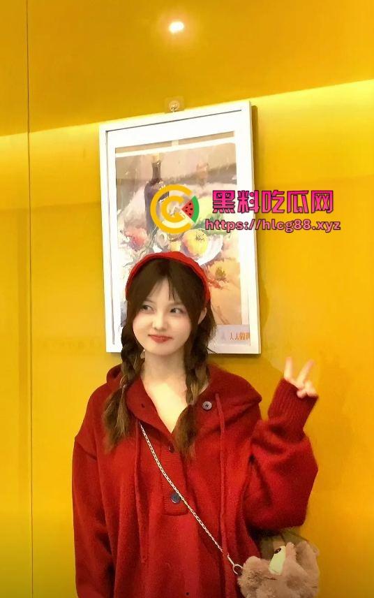 长沙前任『王馨熙』骚料投稿，湖南师大汉语言文学大二母狗，颜射口爆开后门贼紧，分手前偷操舍友被抓奸！-3