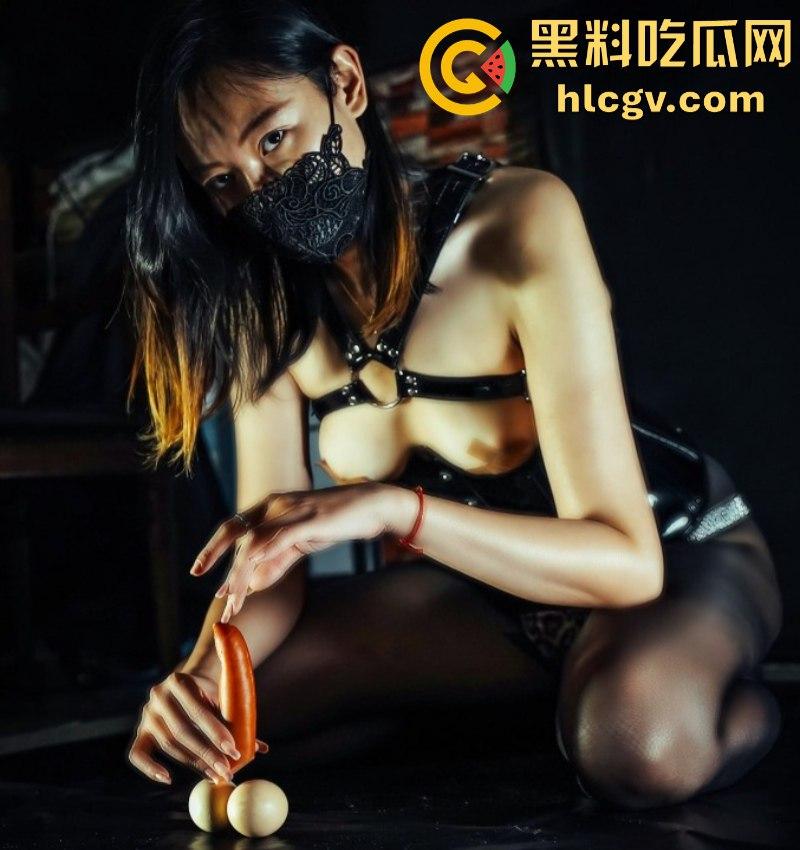 高颜值气质女王【神罚大人】极限调教骚公狗 虐鸡舔脚骚贱无底线-1