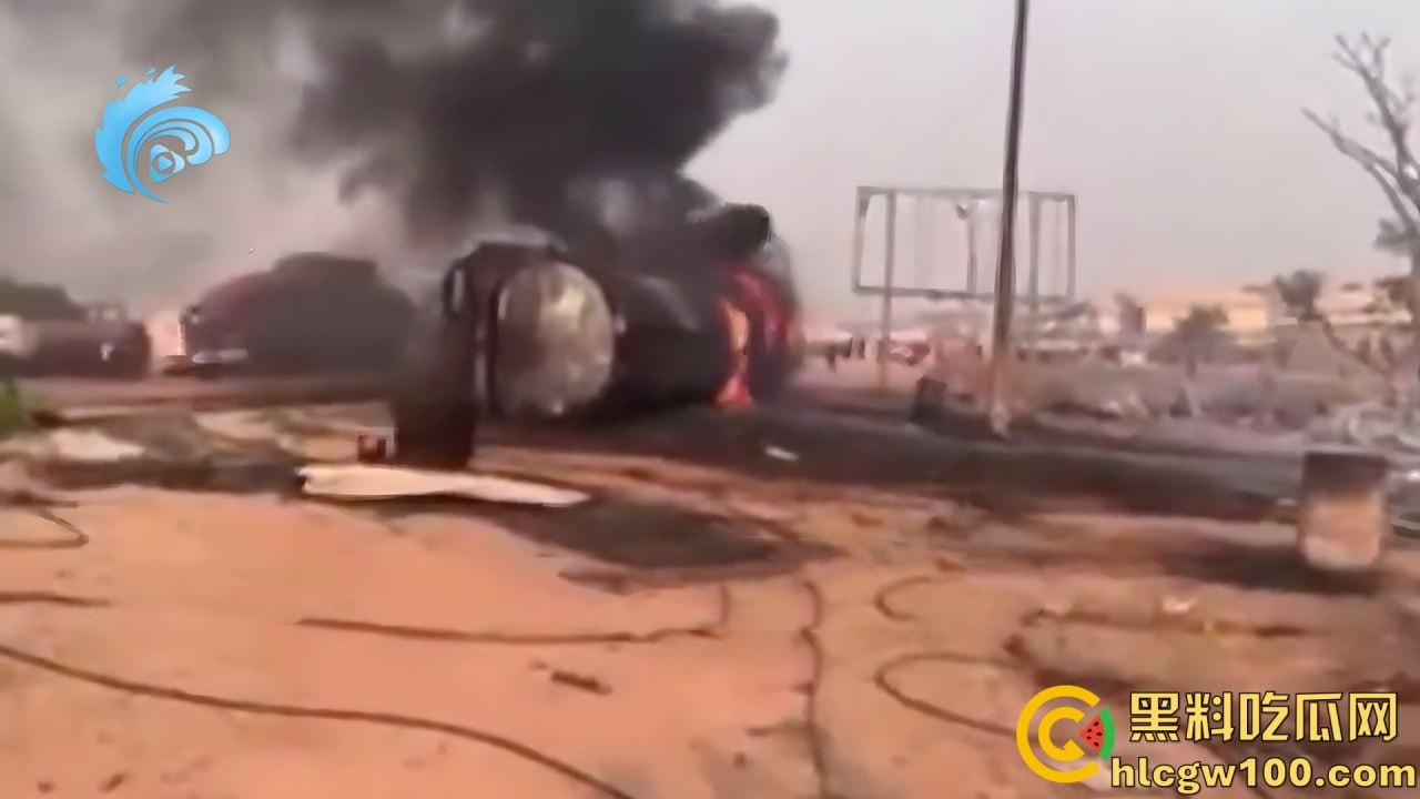 人间炼狱！尼日利亚油罐车泄露遭哄抢爆炸致77死，人都烧成木炭了，重口慎点！-5