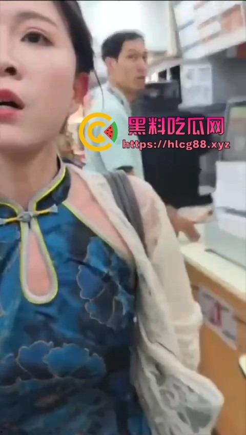 泰国街头搭讪之狼，见女就尾随跟问2000能否操一炮，不行装小鬼子喊摩西摩西花姑娘打炮的要不！-3