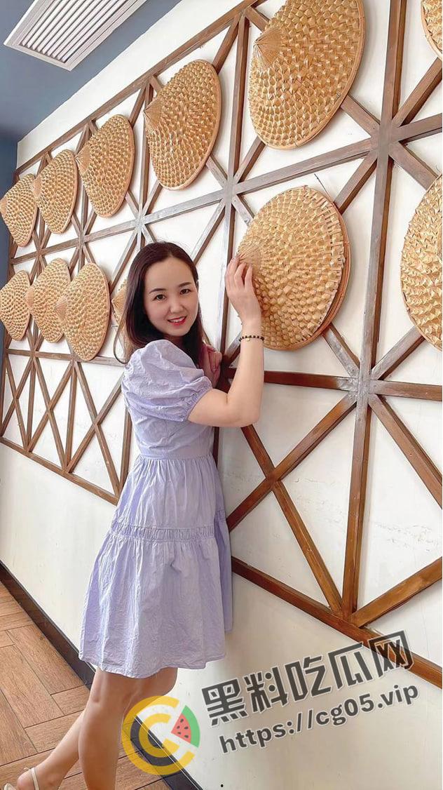 低配版战鹰！青岛珠宝售货员【郑敏】背着老公酒店1v4 还录下做爱视频发给闺蜜老公 反差婊界的抽象大师-1